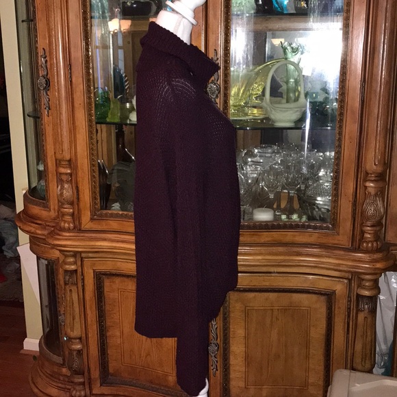 IN San Fransisco black and maroon cut out sweater - Picture 6 of 8